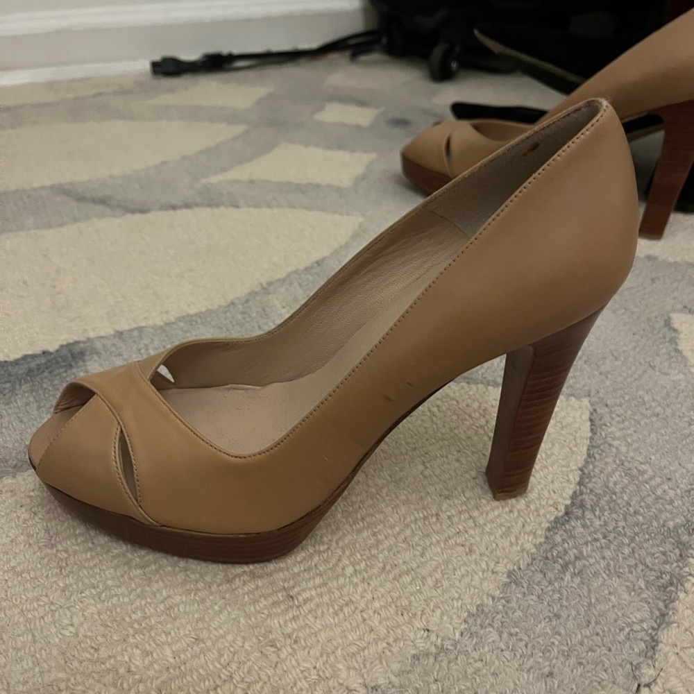 Stuart weitzmen going out heels, super comfy, barley worn